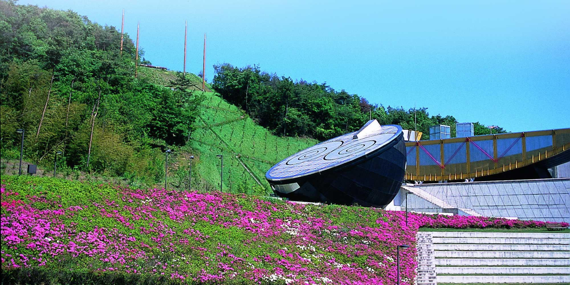 日本のまんなかにある芸術と科学の融合施設　日本へそ公園