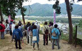 黒田城址から黒田の里の風景を見学