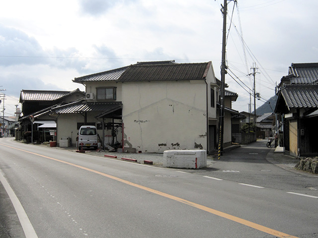 Ｙ字路［西脇市野村町　谷川方面踏切横］