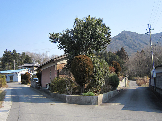 Ｙ字路［西脇市黒田庄町　福谷公園墓地近く］