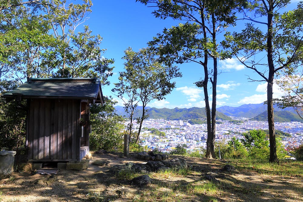 鳴尾山の山頂