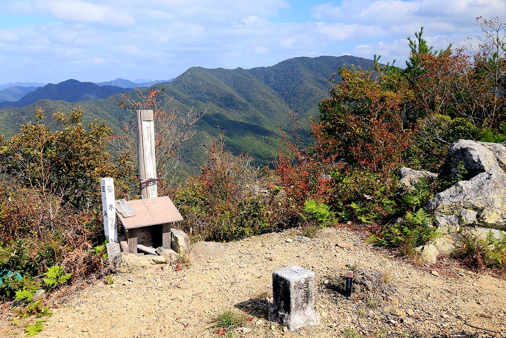 三角点山の山頂の二等三角点